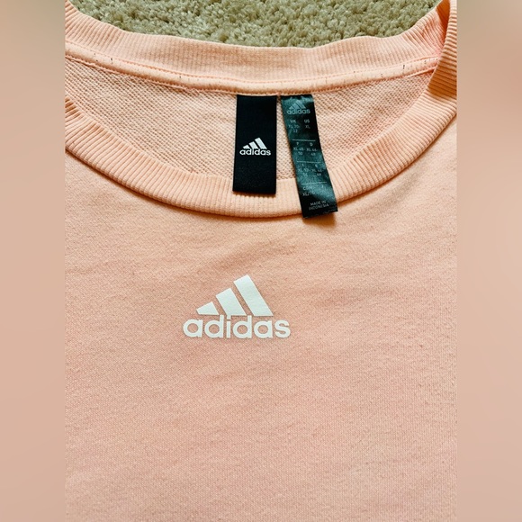 Adidas Sweatshirt! 🎀 - Picture 2 of 6